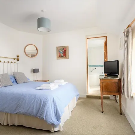 Bed & Breakfast Little Pengelly Farm 4*