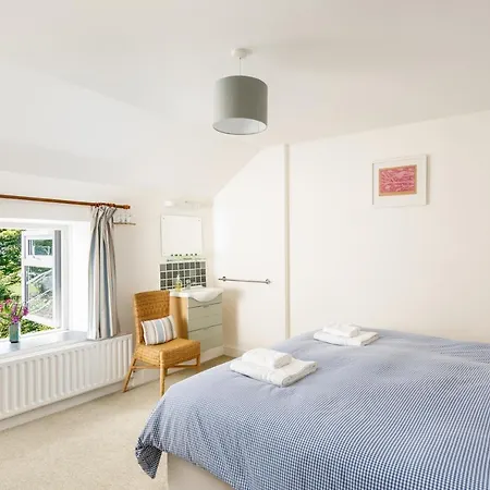 Bed & Breakfast Little Pengelly Farm 4*
